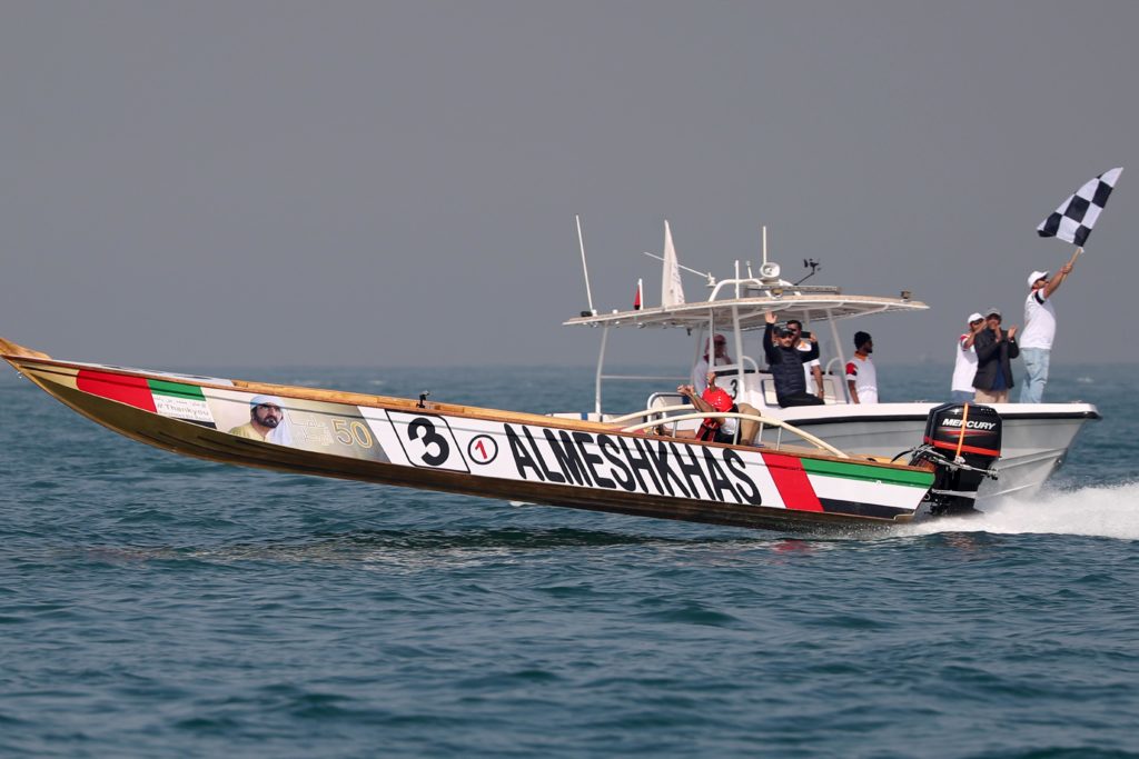 المشخص 3 بطل سباق دبي للقوارب الخشبية السريعة